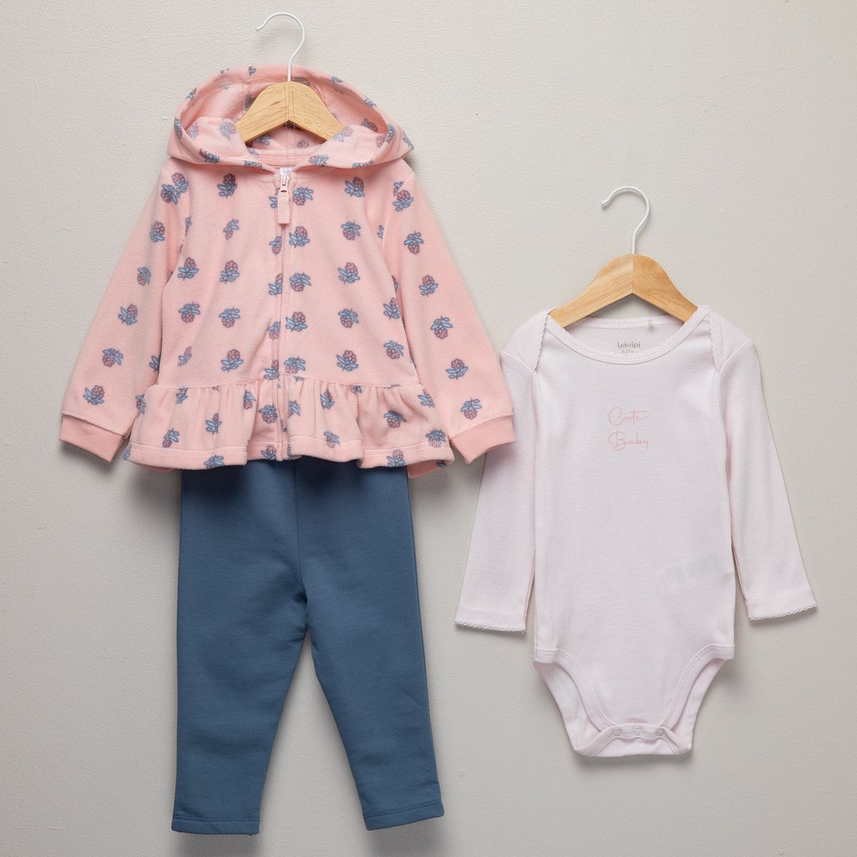 YAMP - Conjunto Bebé Niña Yamp Pantalón de Buzo + Body + Polerón de Polar Yamp