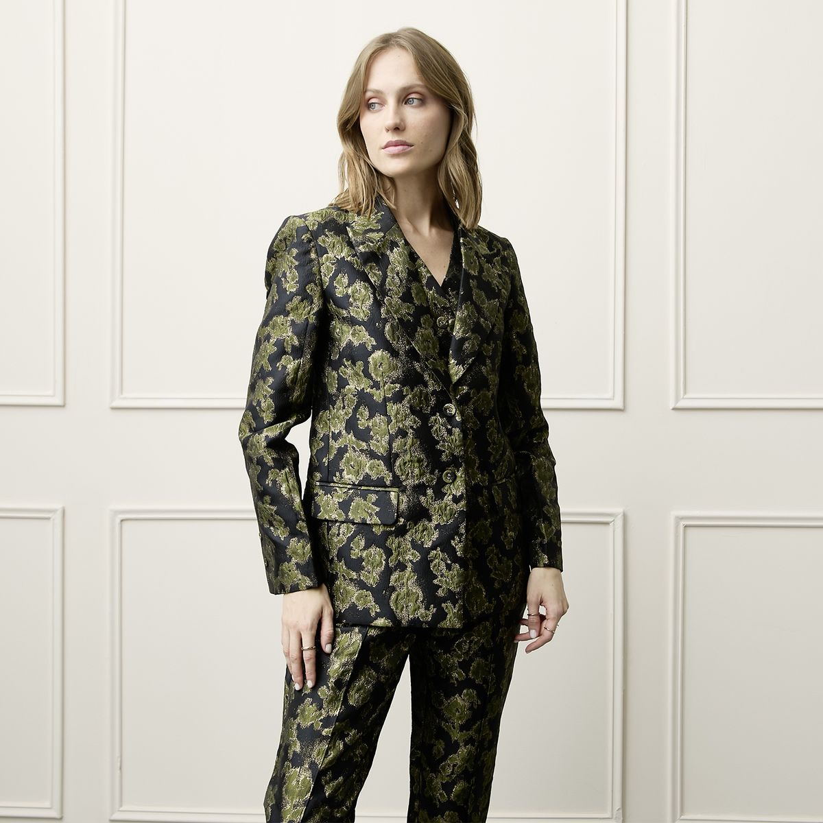 BASEMENT - Blazer Mujer Basement