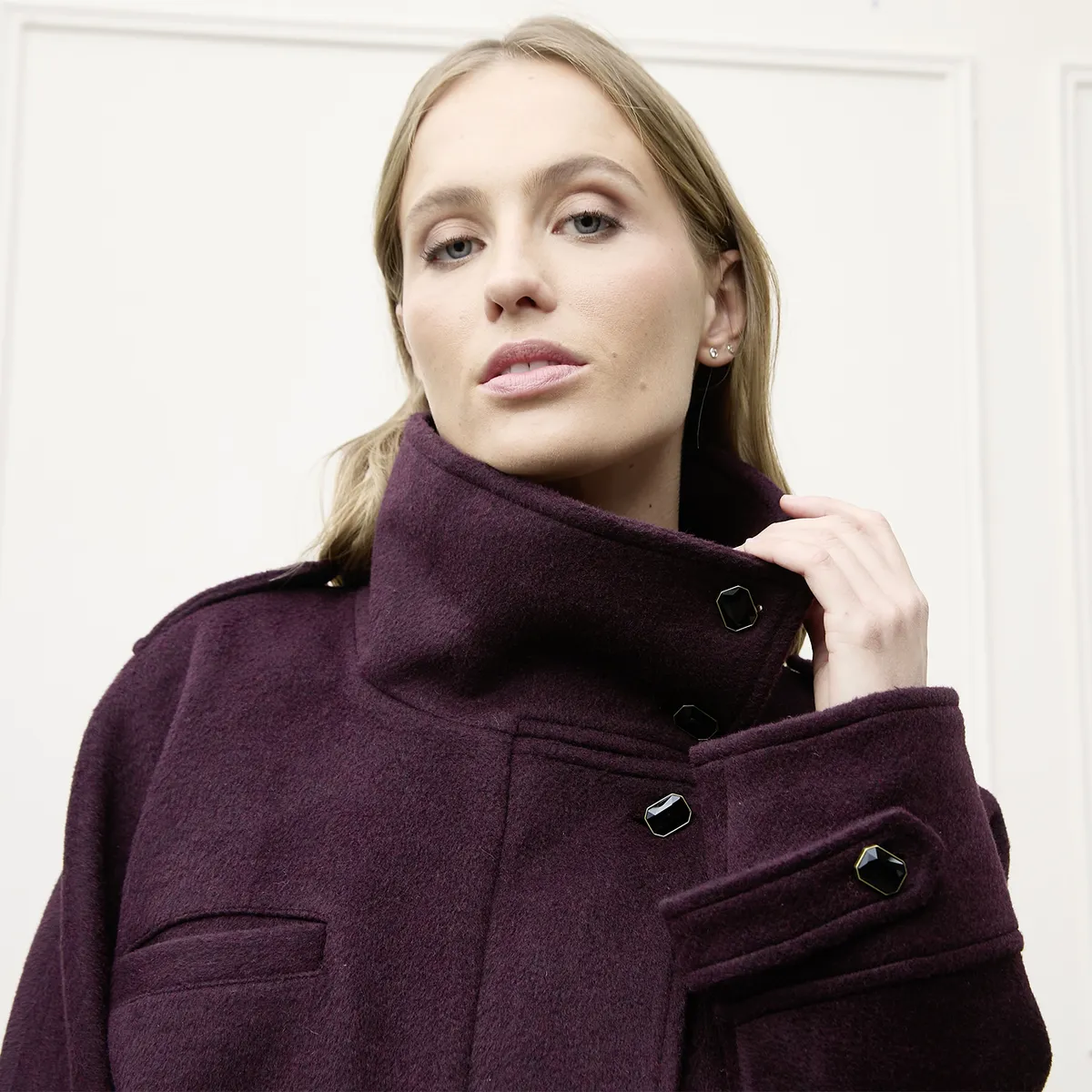 BASEMENT - Chaqueta Cuello Alto x Fran Larrain Basement