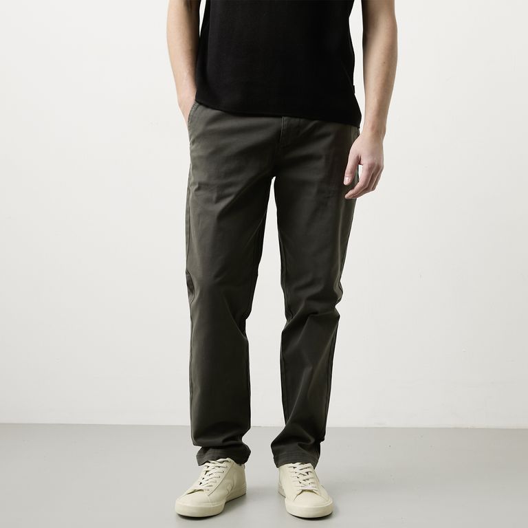 Pantalón Chino Gabardina Slim Fit Con Spandex Hombre