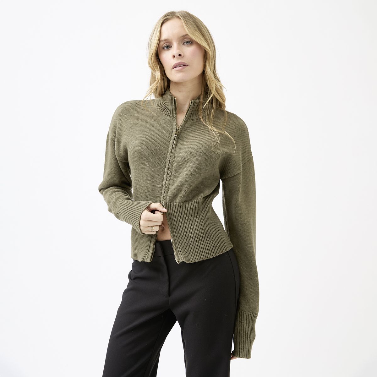 BASEMENT - Sweater Mujer x Paula Mekis Basement