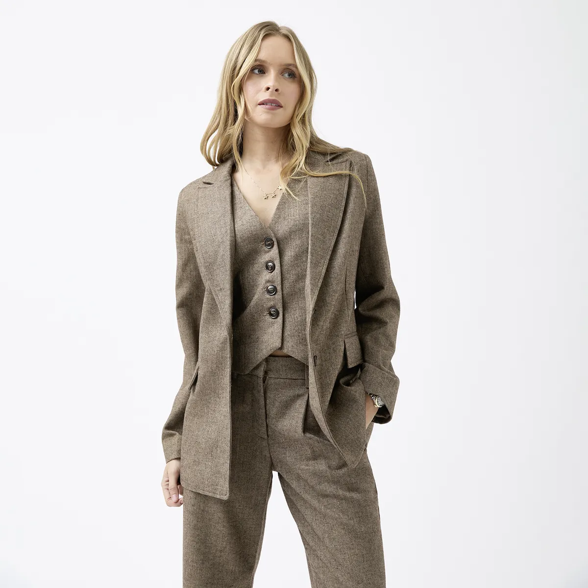 BASEMENT - Blazer Mujer x Paula Mekis Basement