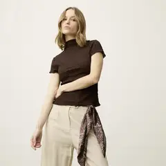 BASEMENT - Polera Textura Cuello Mock Mujer