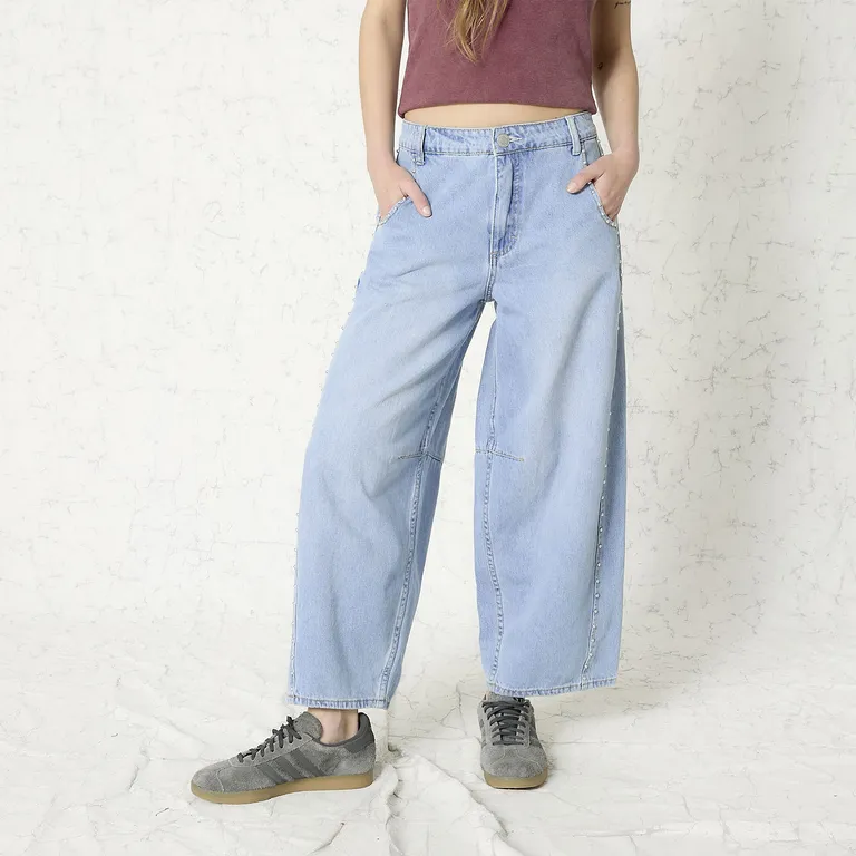 Jeans Baggy Tiro Medio Tachas Mujer