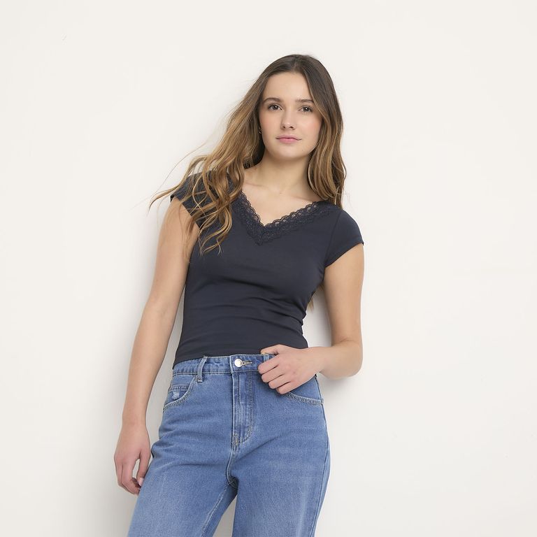 Polera Cuello V Encaje Mujer