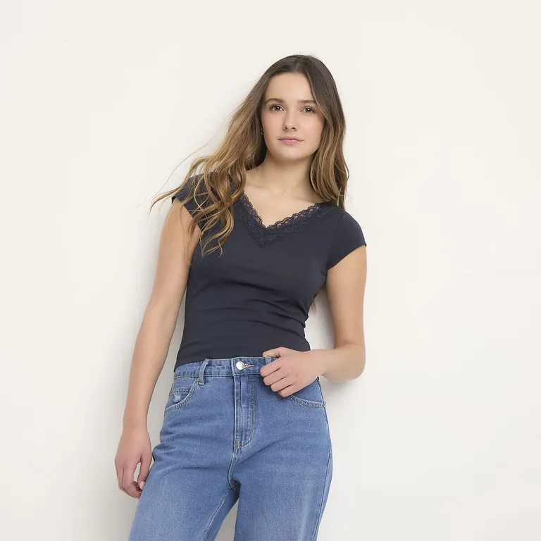 Polera Cuello V Encaje Mujer