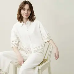 UNIVERSITY CLUB - Blusa Tencel Bordada Manga Corta Mujer