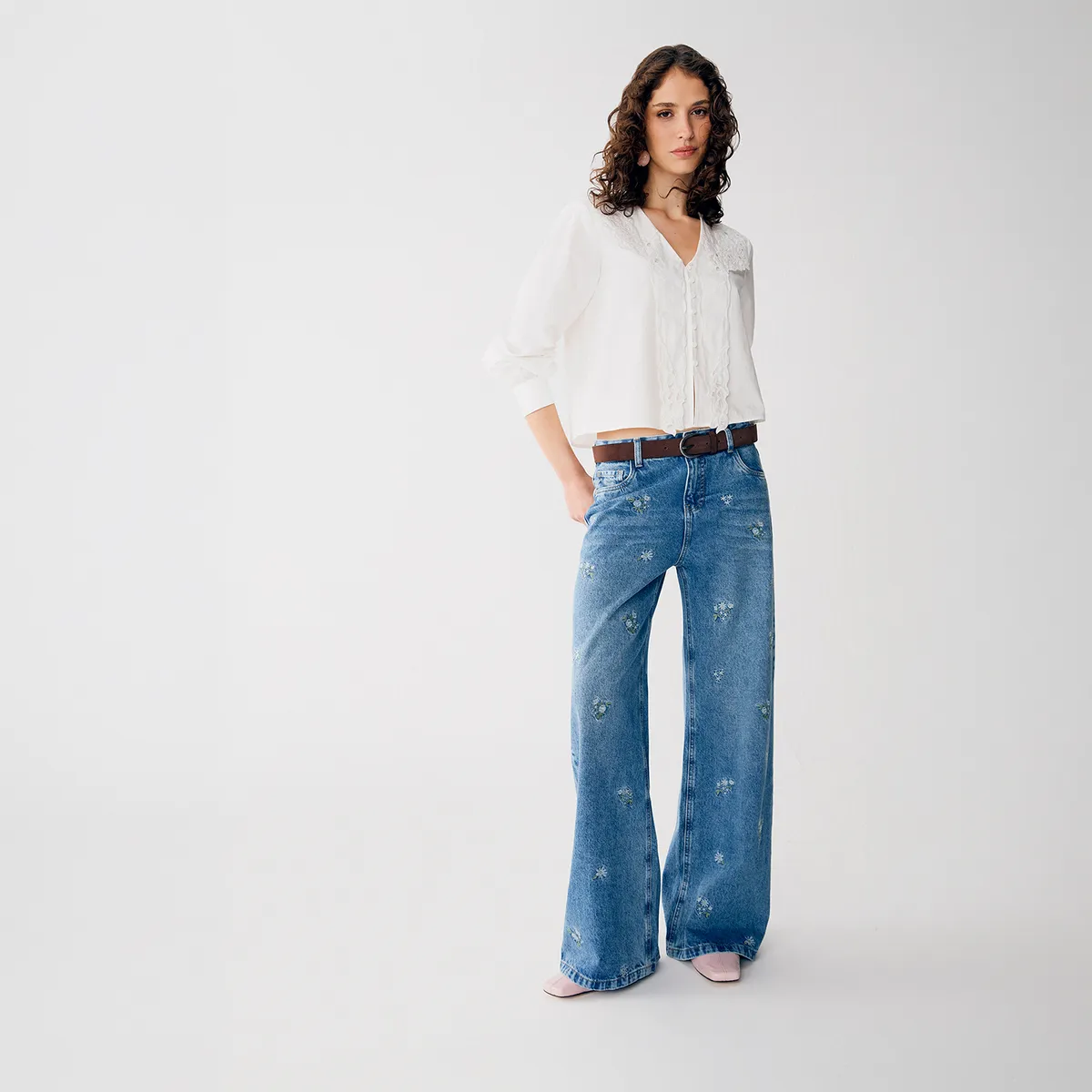 BASEMENT - Blusa Romántica Bordada Mujer Basement