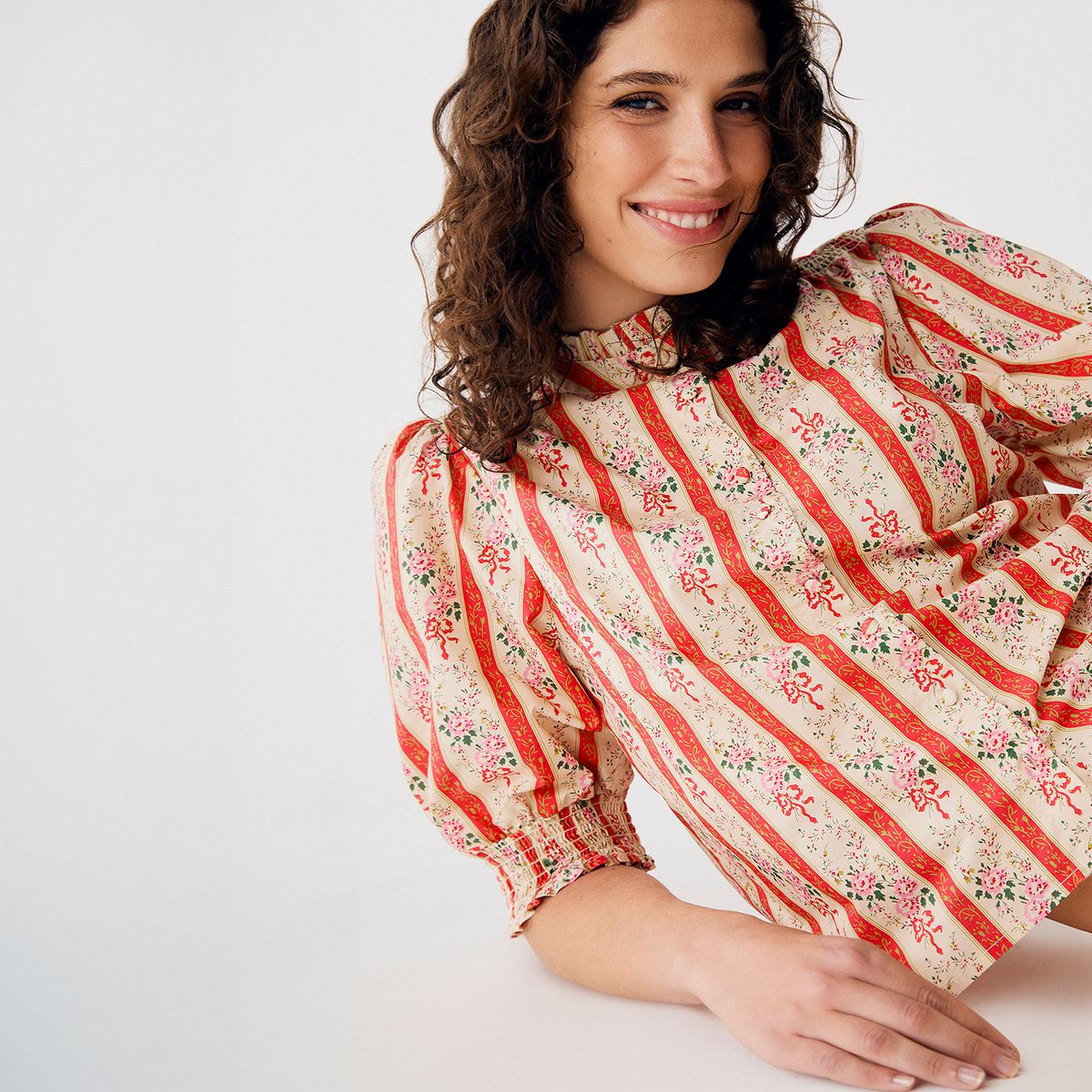 BASEMENT - Blusa Estampada Flores Mujer Basement