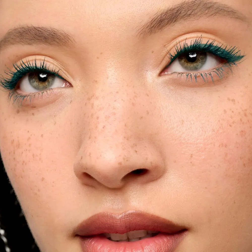 Benefit BADgal Hyperliner Rowdy Teal, foto 3
