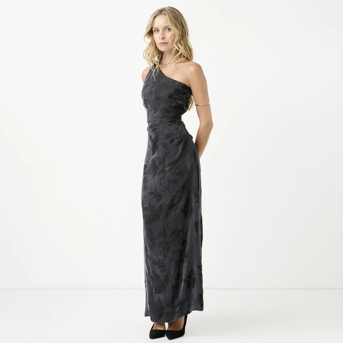 BASEMENT - Vestido Un Hombro Estampado Mujer x Paula Mekis