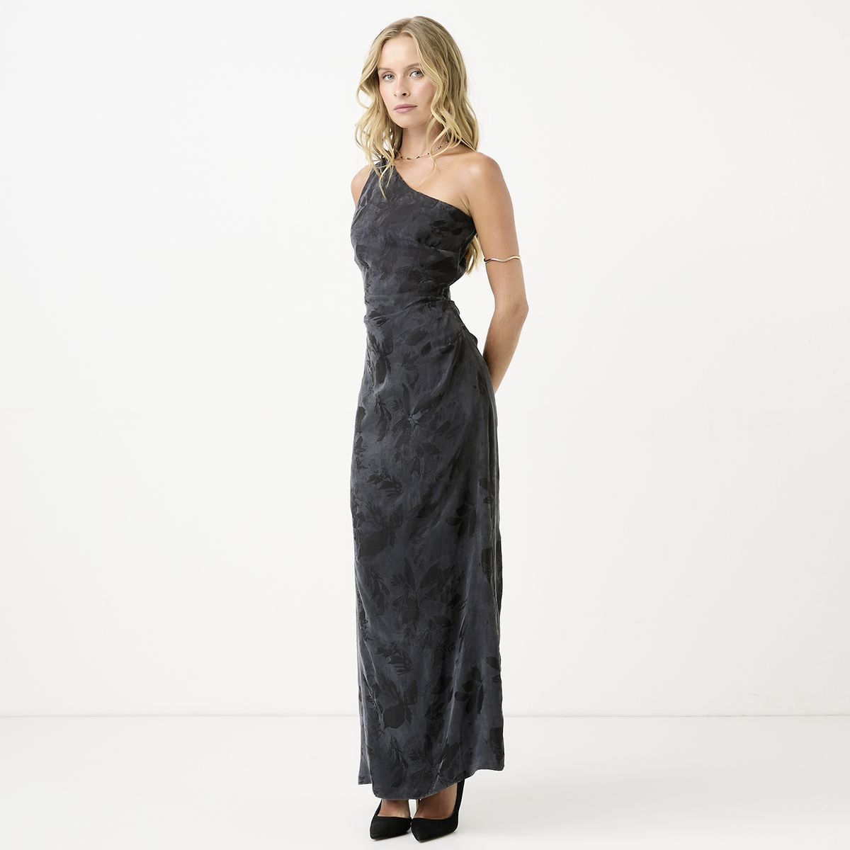 BASEMENT - Vestido Un Hombro Estampado Mujer x Paula Mekis