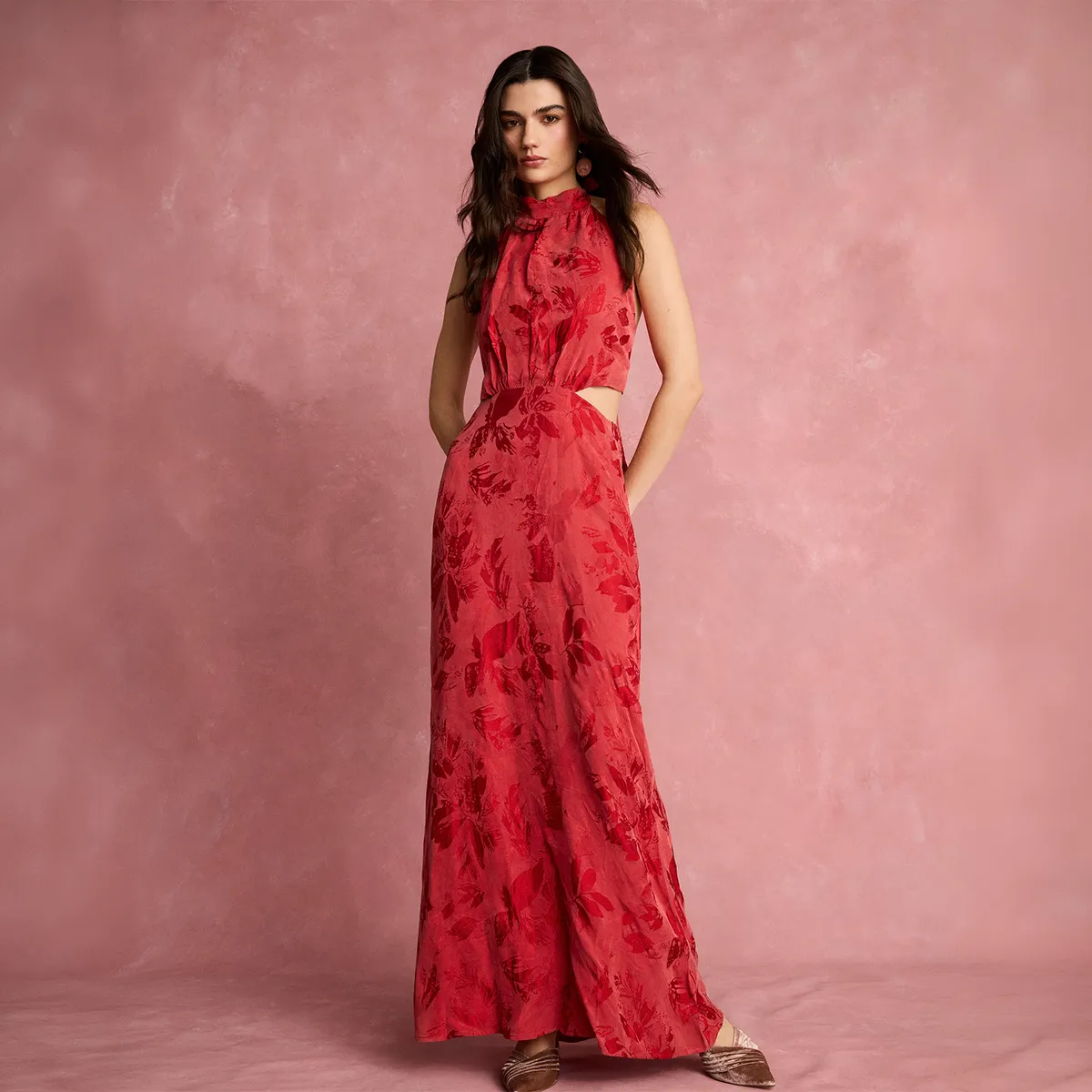 BASEMENT - Vestido Halter Estampado Mujer x Paula Mekis
