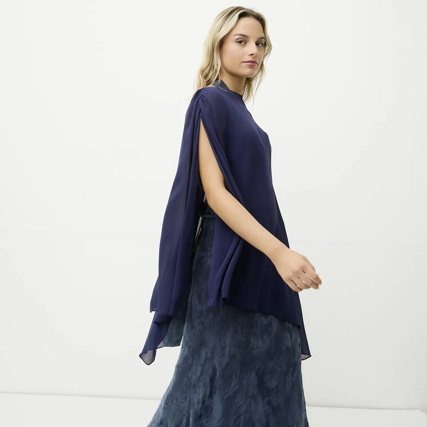 PAULA MEKIS X BASEMENT - Tapado azul $24.990