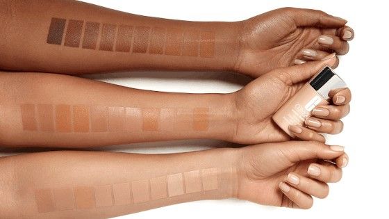 Even Better Glow¿ Light Reflecting Makeup SPF 15