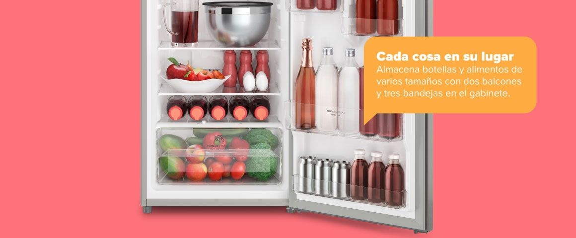 Cada cosa en su lugar. Almacena botellas y alimentos de varios tamaños con dos balcones y tres bandejas en el gabinete