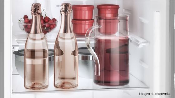 El refrigerador Advantage 5300E de Fensa contiene dos opciones de distribución en su interior