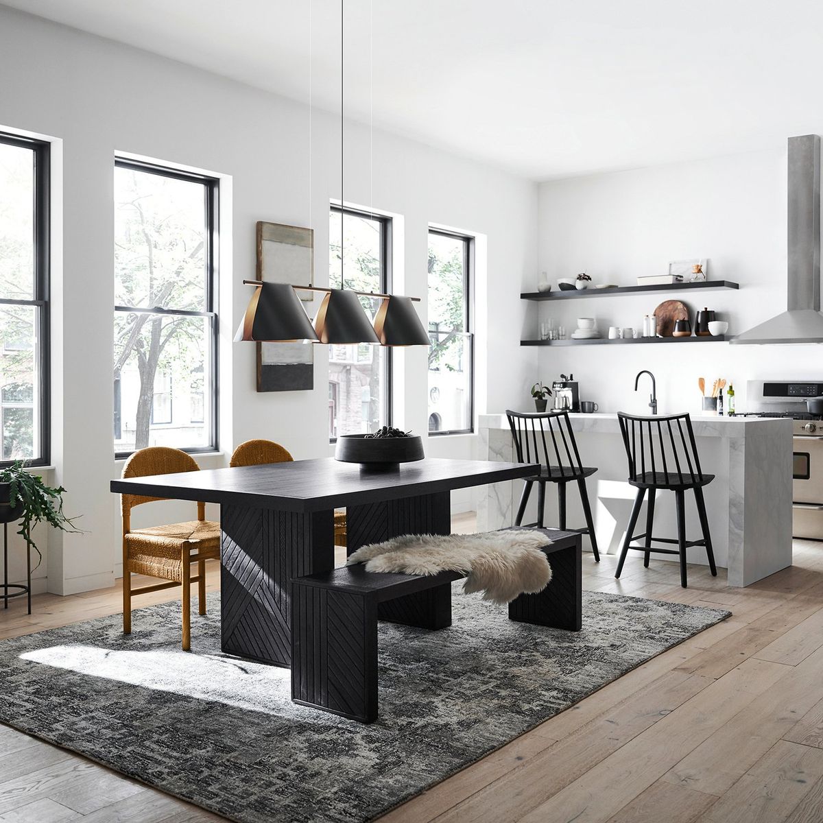 CRATE & BARREL - Mesa de Comedor Dunewood Charcoal Extensible