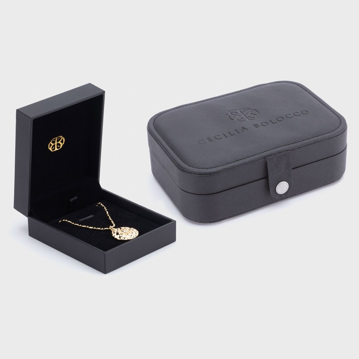 CECILIA BOLOCCO - Cecilia Bolocco Set Joyero + Collar Bañado en Oro