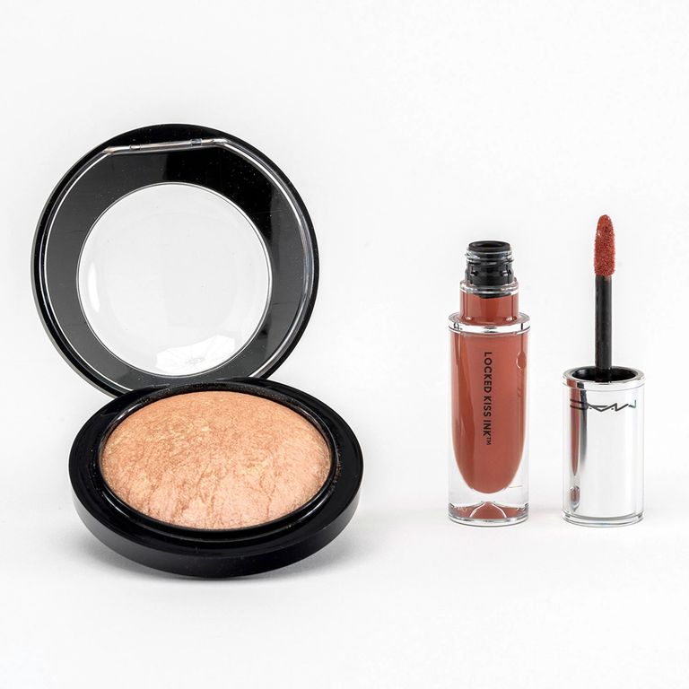 Set Glossy Glow Polvos Compactos Mineralize Skinfinish + Labial M·A·C Locked Kiss Ink 24Hr Lipcolour Mac Cosmetics