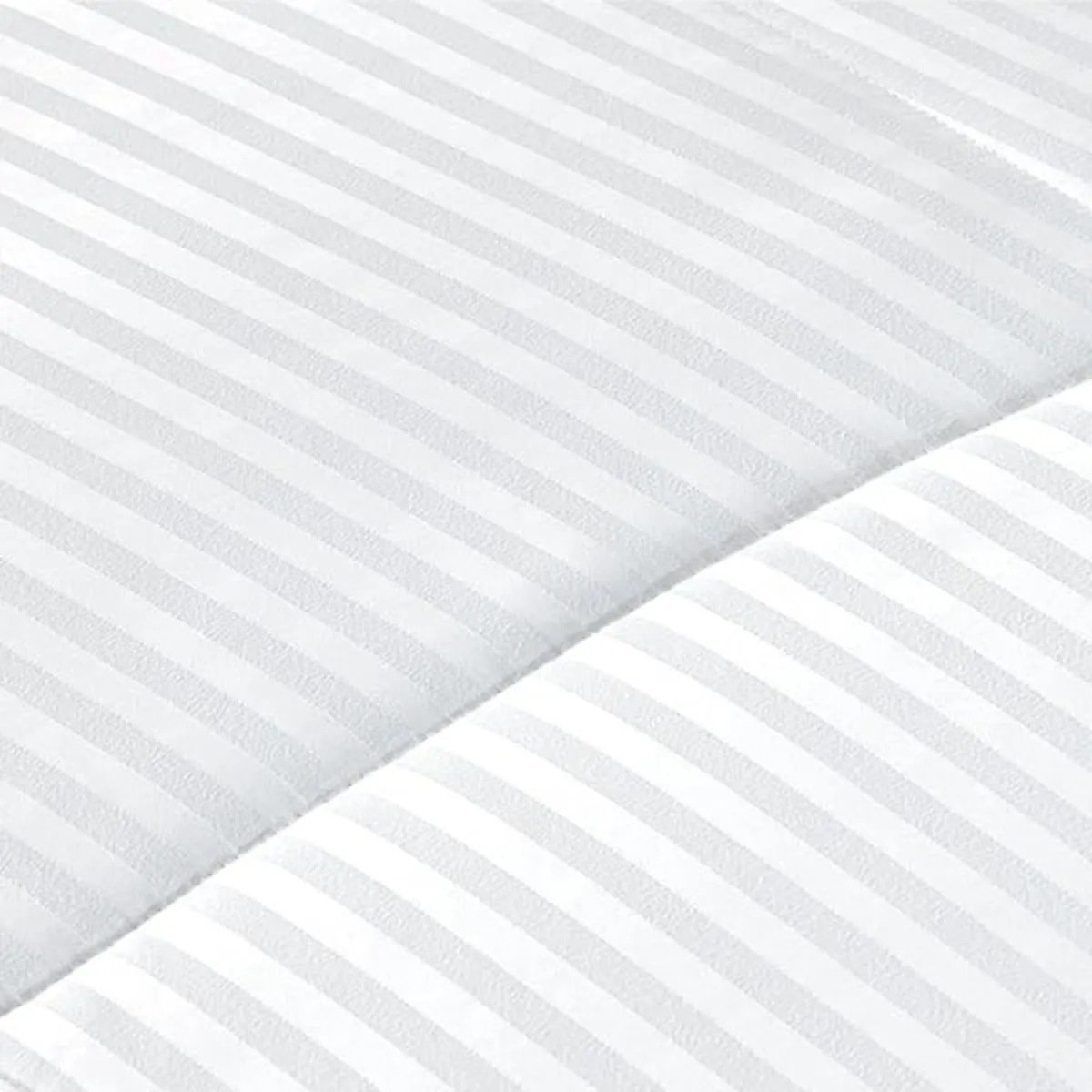 KARYTEX - Plumon Hotelero Saten A Rayas Color Blanco Cama Doble