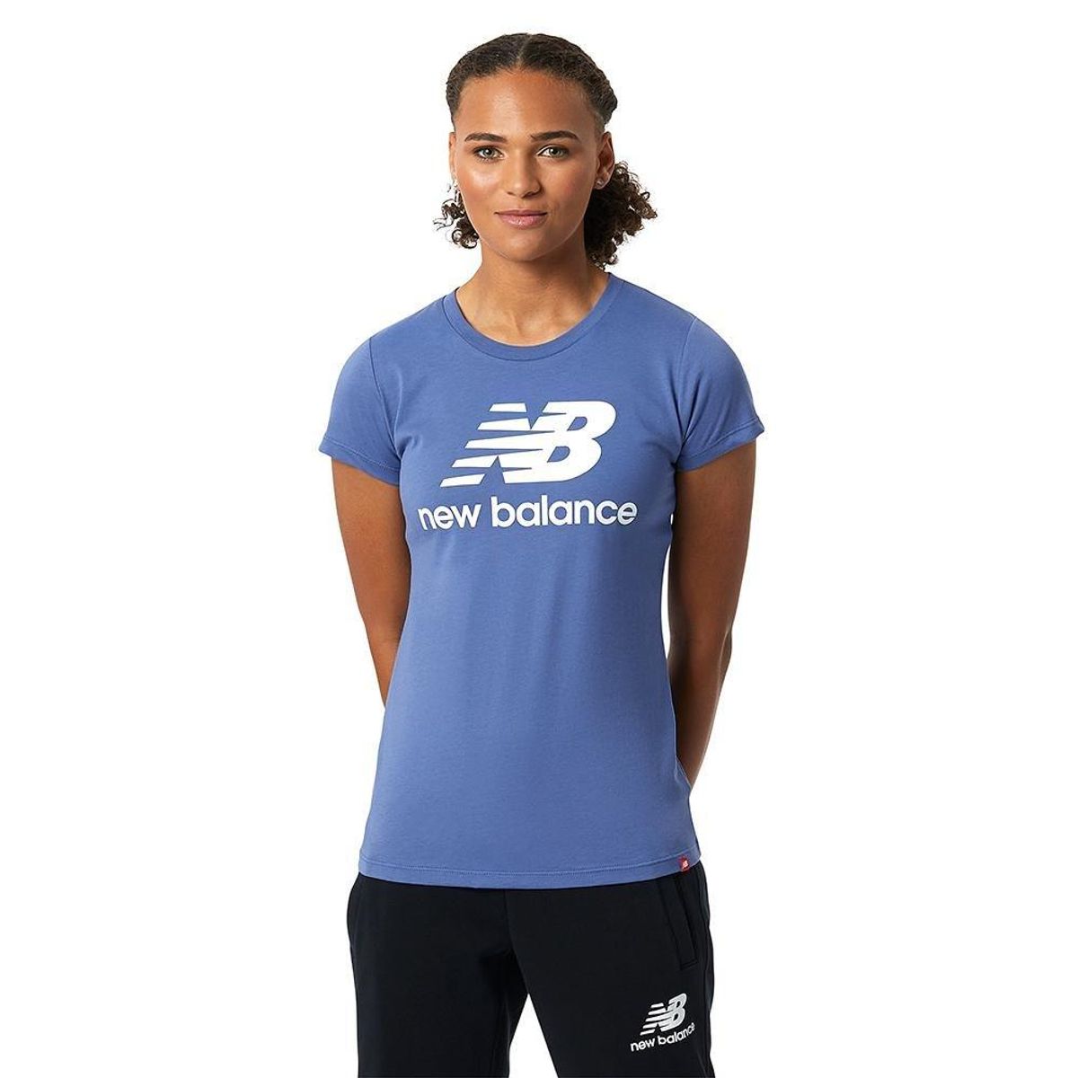 NEW BALANCE - Camiseta New Balance Essentials Stacked Para Mujer-Celeste