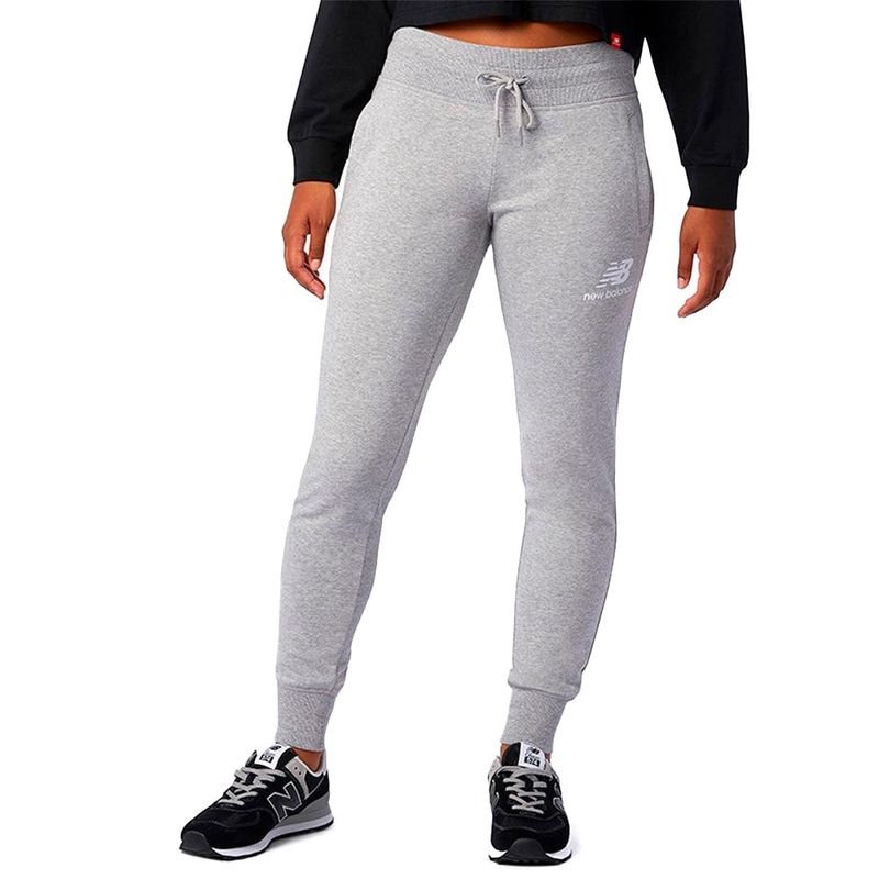 NEW BALANCE - Pantalon New Balance Essentials FrenchTerry Mujer-Gris Claro