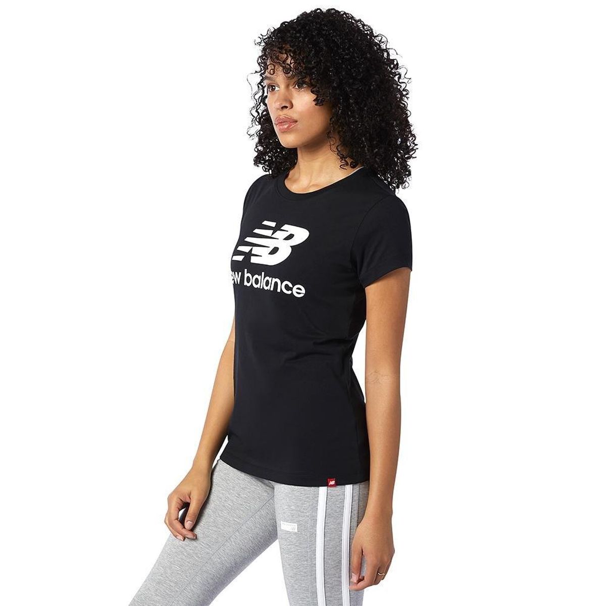 NEW BALANCE - Camiseta New Balance Essentials Stacked Para Mujer-Negro