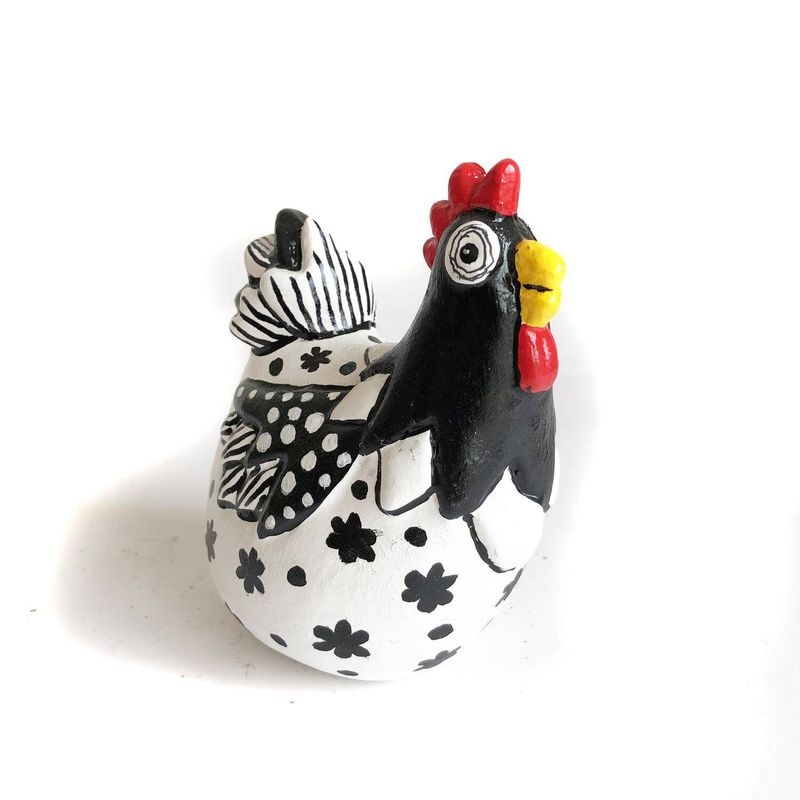 EGG PRODUCTOS DE PAZ - Figura Decorativa Gallineta Cerámica Pequeña
