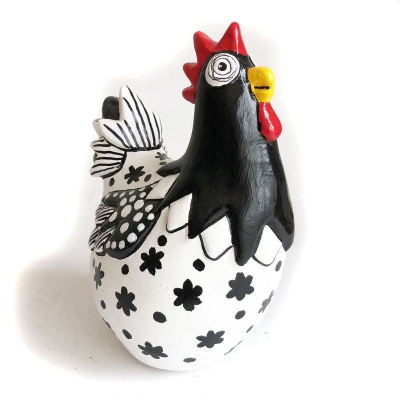EGG PRODUCTOS DE PAZ - Figura Decorativa Gallineta Cerámica Mediana