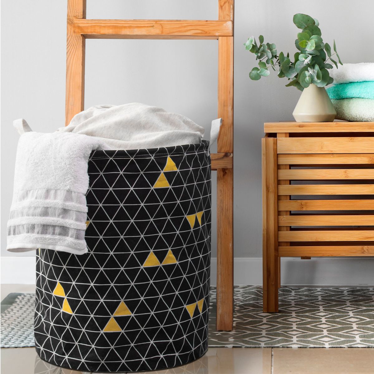 ESSENZA - Canasta para Clasificar Ropa Sucia - Triángulos Amarillo-Negro Essenza