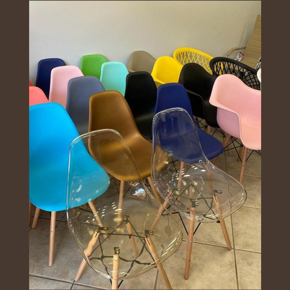 EKONOMODO COLOMBIA - Silla Eames Acrilico Transparente