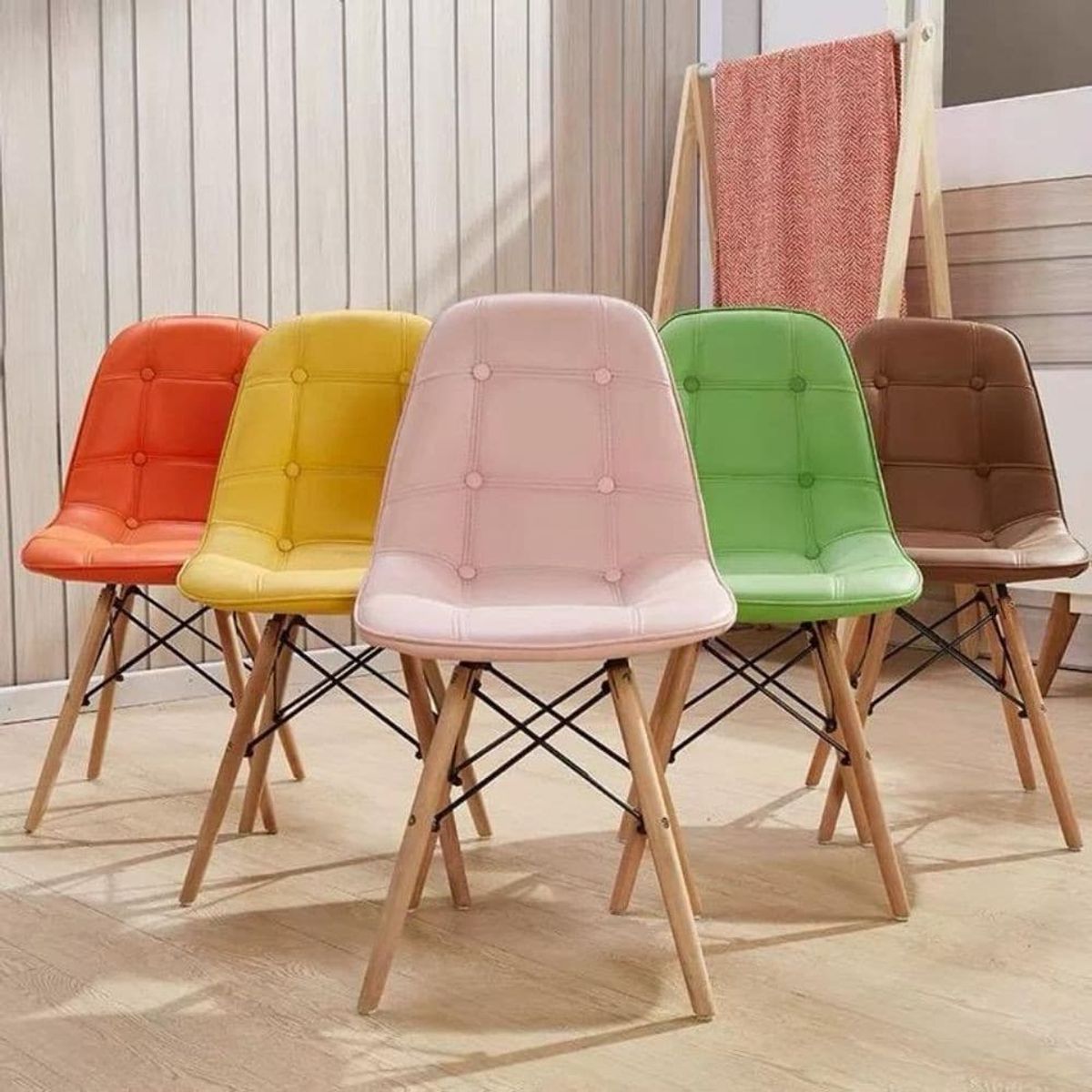 EKONOMODO COLOMBIA - Silla Eames Botones Camel
