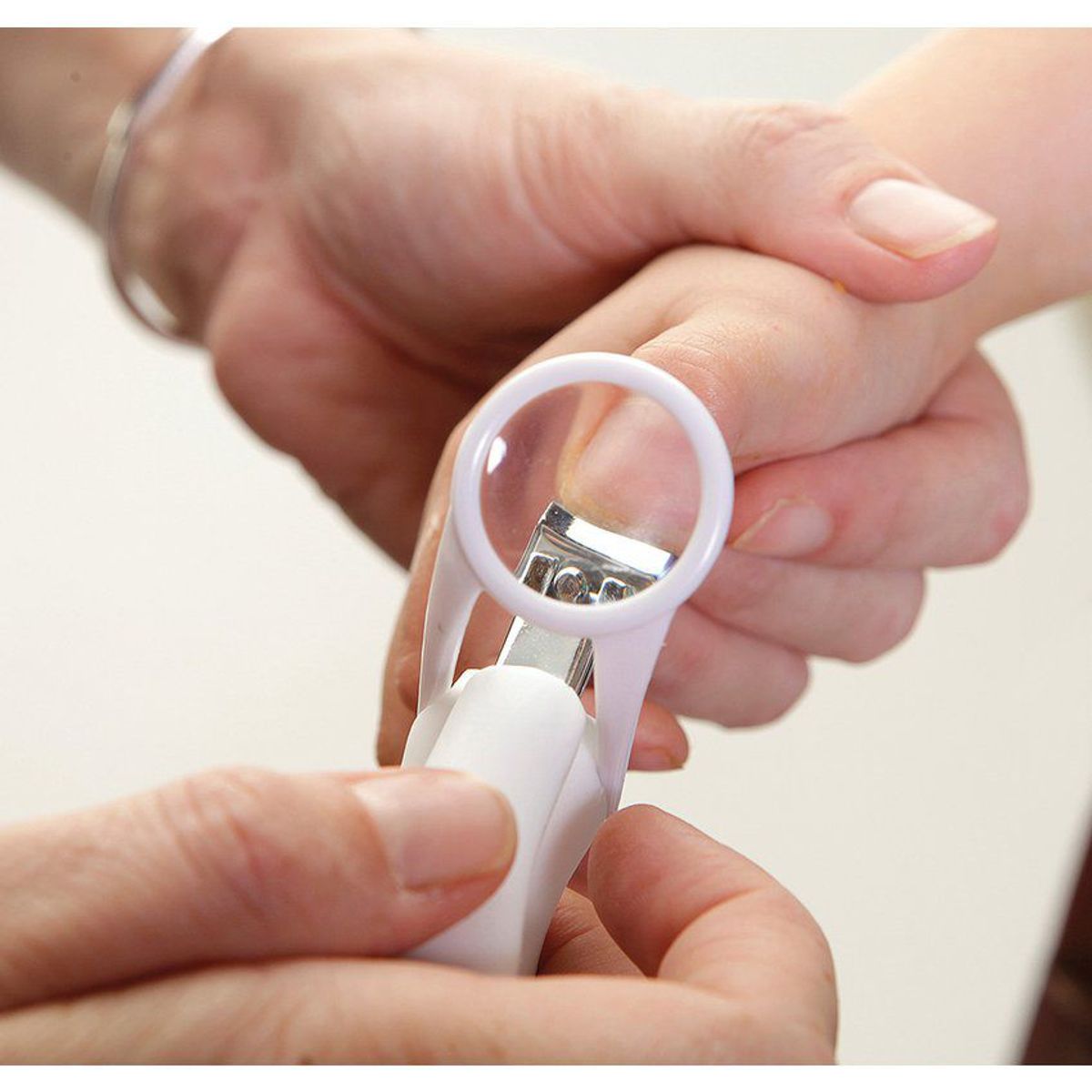 DREAM BABY - Cortauñas Para Bebe Lupa de Seguridad Blanco Dream Baby