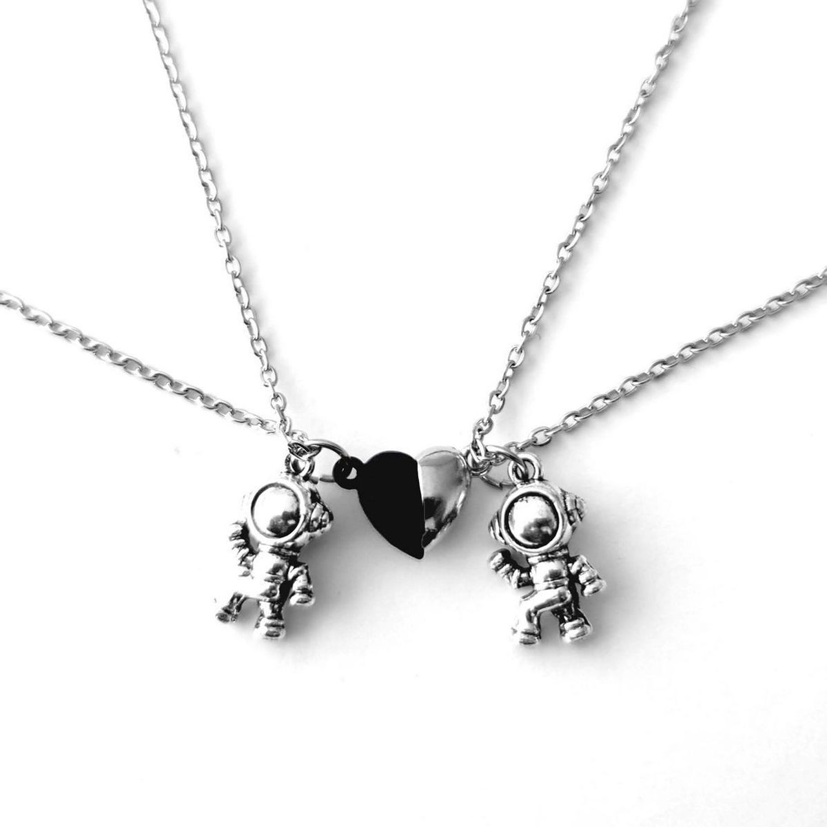 DAYOSHOP - Collar Astronautas Imán Parejas Novios Mejores Amigos_.