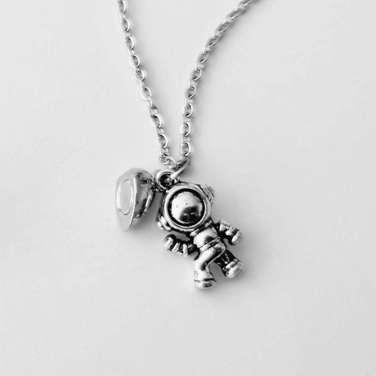 DAYOSHOP - Collar Astronautas Imán Parejas Novios Mejores Amigos_.