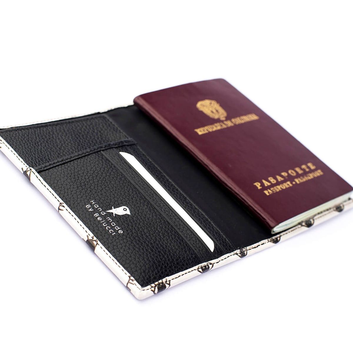 EXOTIQ - Porta pasaporte introspection eyes Xo By Belucci