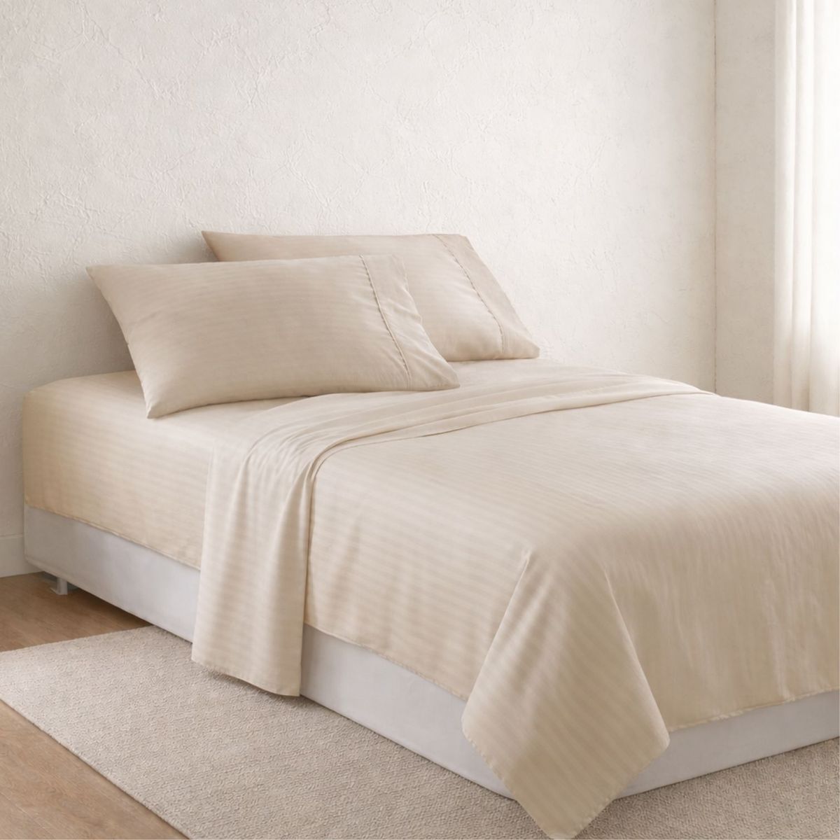 HAPPY BEAR - Juego Sabanas Queen Microfibra Beige Lineas