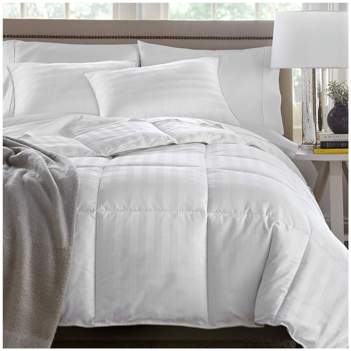 HAPPY BEAR - Plumon Edredon Queen Microfibra Blanco Líneas