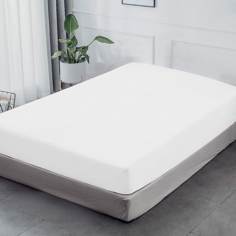 HAPPY BEAR - Sábana Ajustable Sencillo Microfibra Blanco Liso