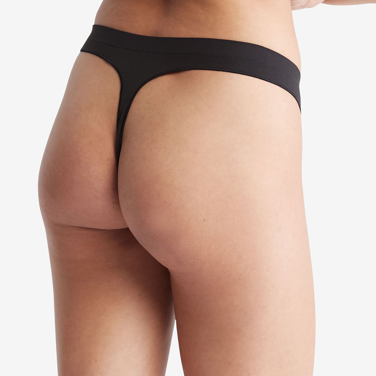 CALVIN KLEIN - Pantie Negra Tipo Tanga Con Logo Calvin Klein