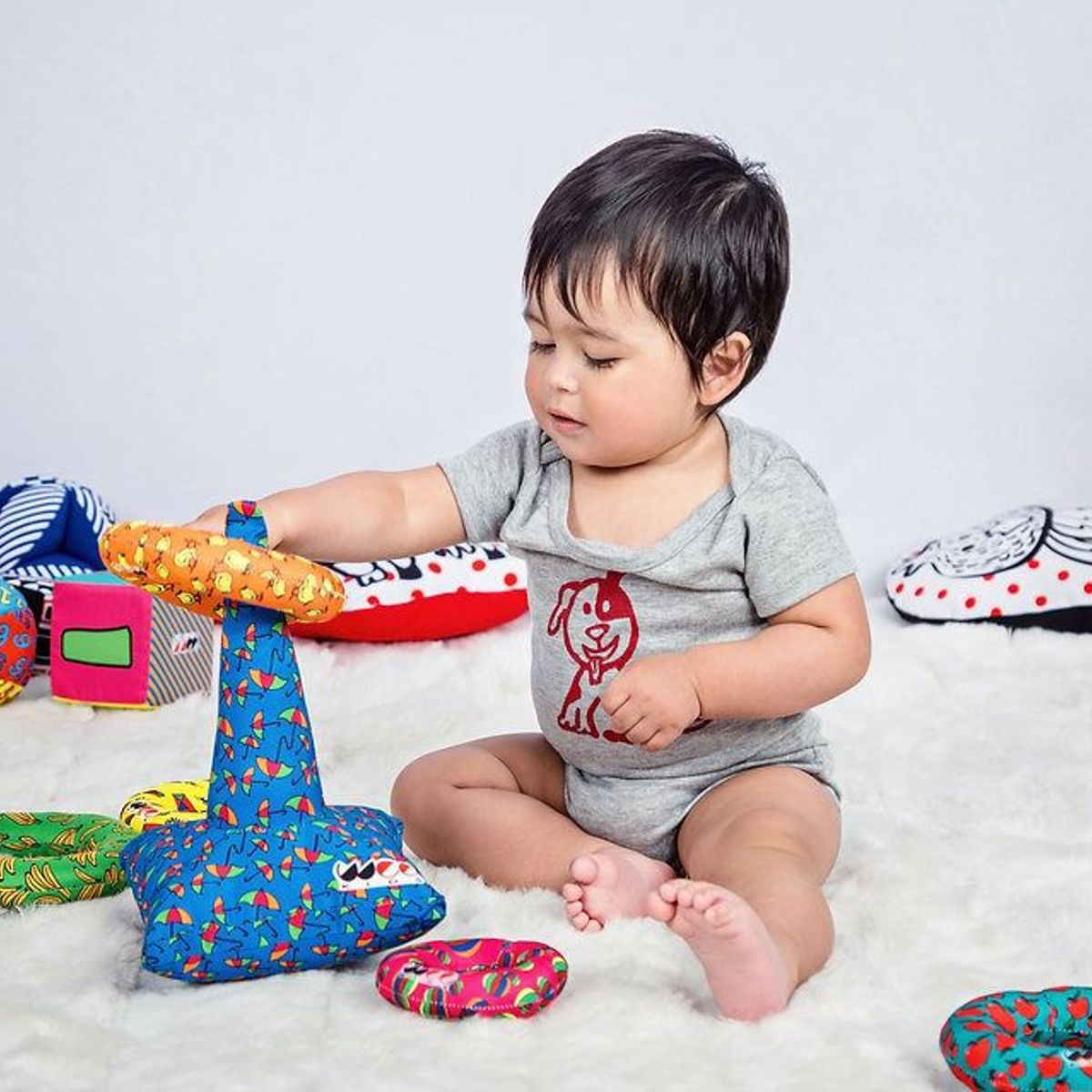 JUGANDO Y EDUCANDO - Juguete Bebe Para Ensartar Y Apilar Motricidad Espuma