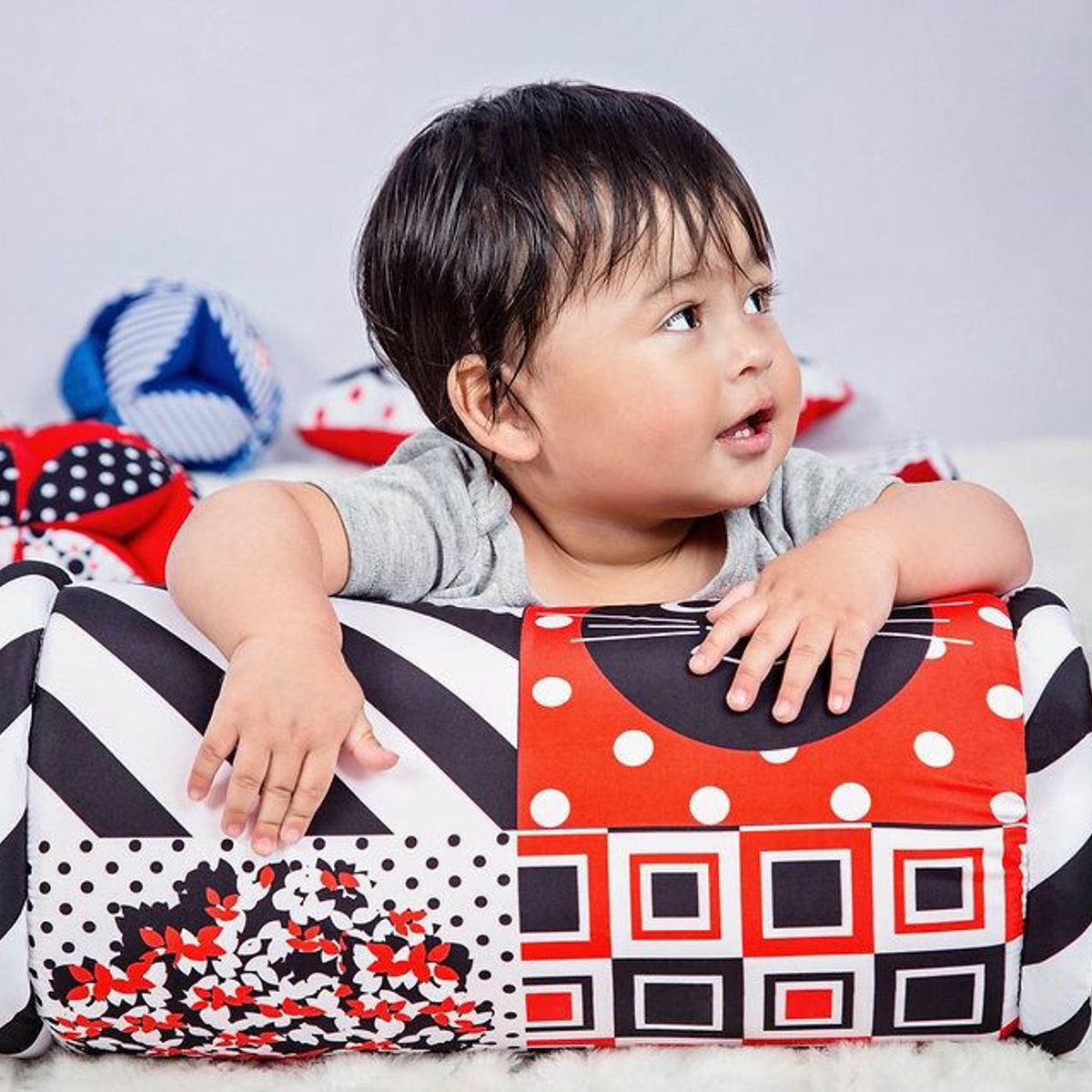 JUGANDO Y EDUCANDO - Rodillo Para Gateo Con Sonido Estimulación Temprana Bebe