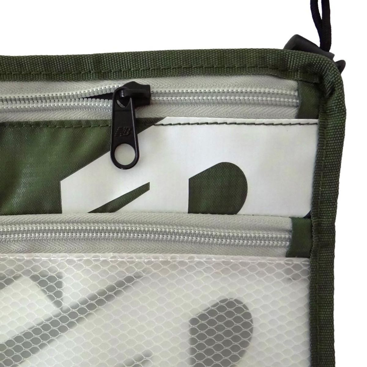 NEW BALANCE - Bolso New Balance Core Performance Flat-Verde Oliva