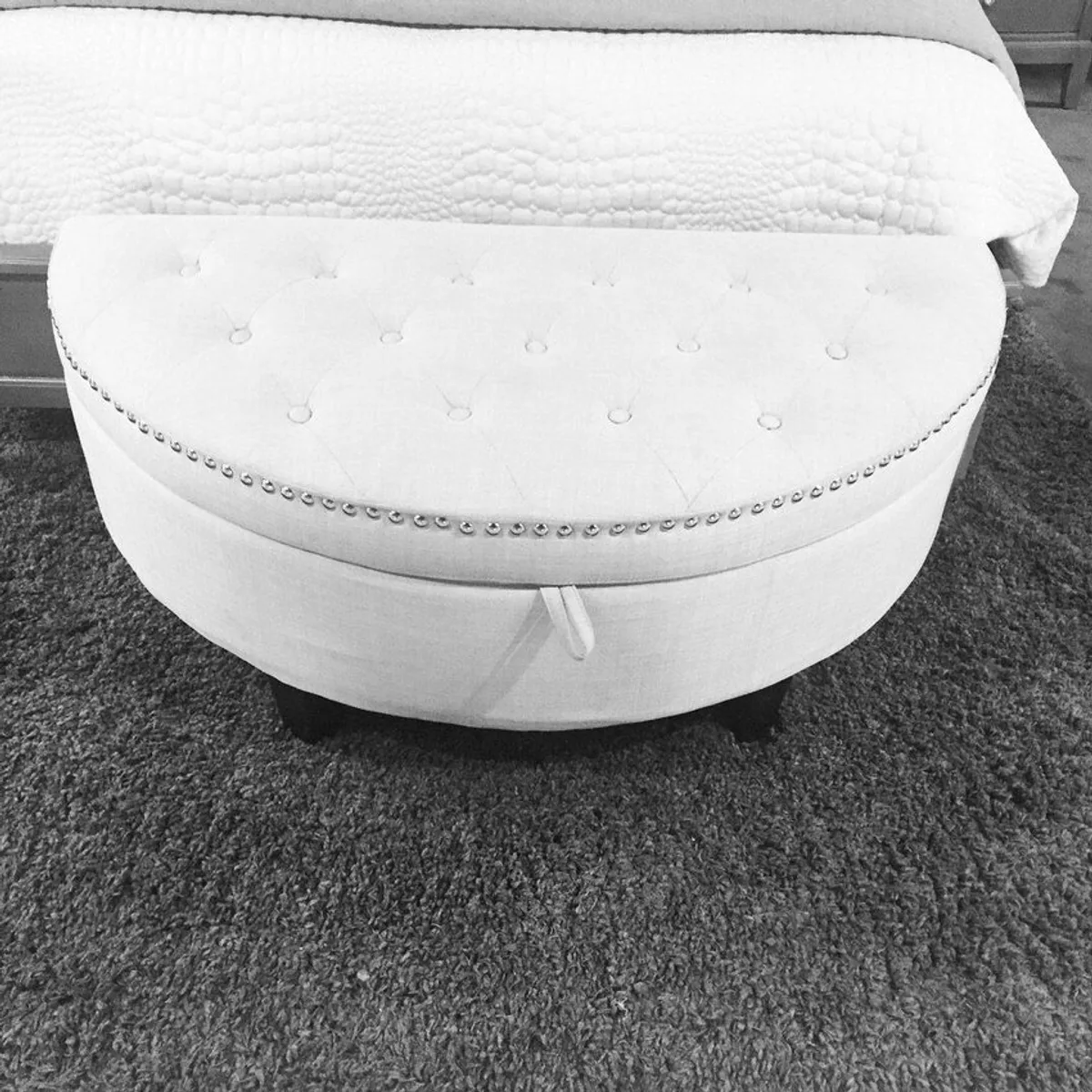 DISEÑOS RAMONA'S - Puff Baúl Media Luna 120x50x50 Marfil