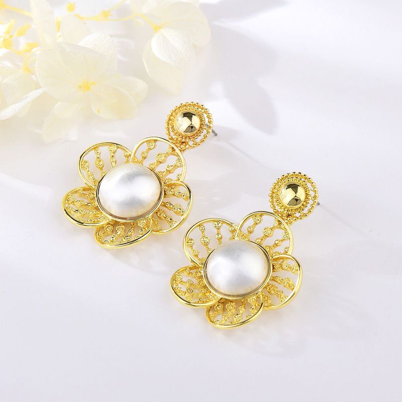 VERAMOREST - Aretes Flor Dorada Veramorest