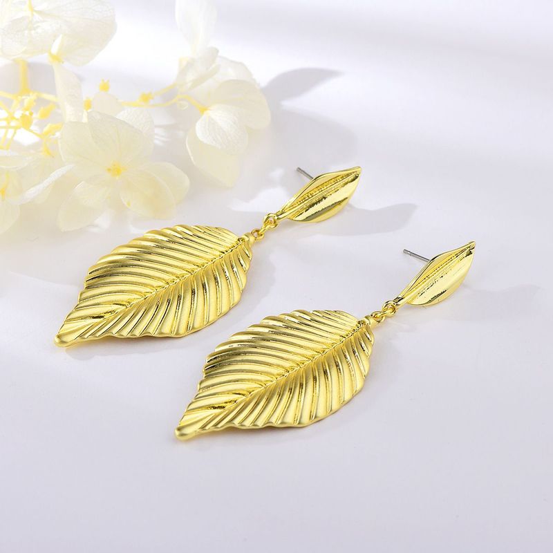 VERAMOREST - Aretes Hojas Doradas Veramorest_.