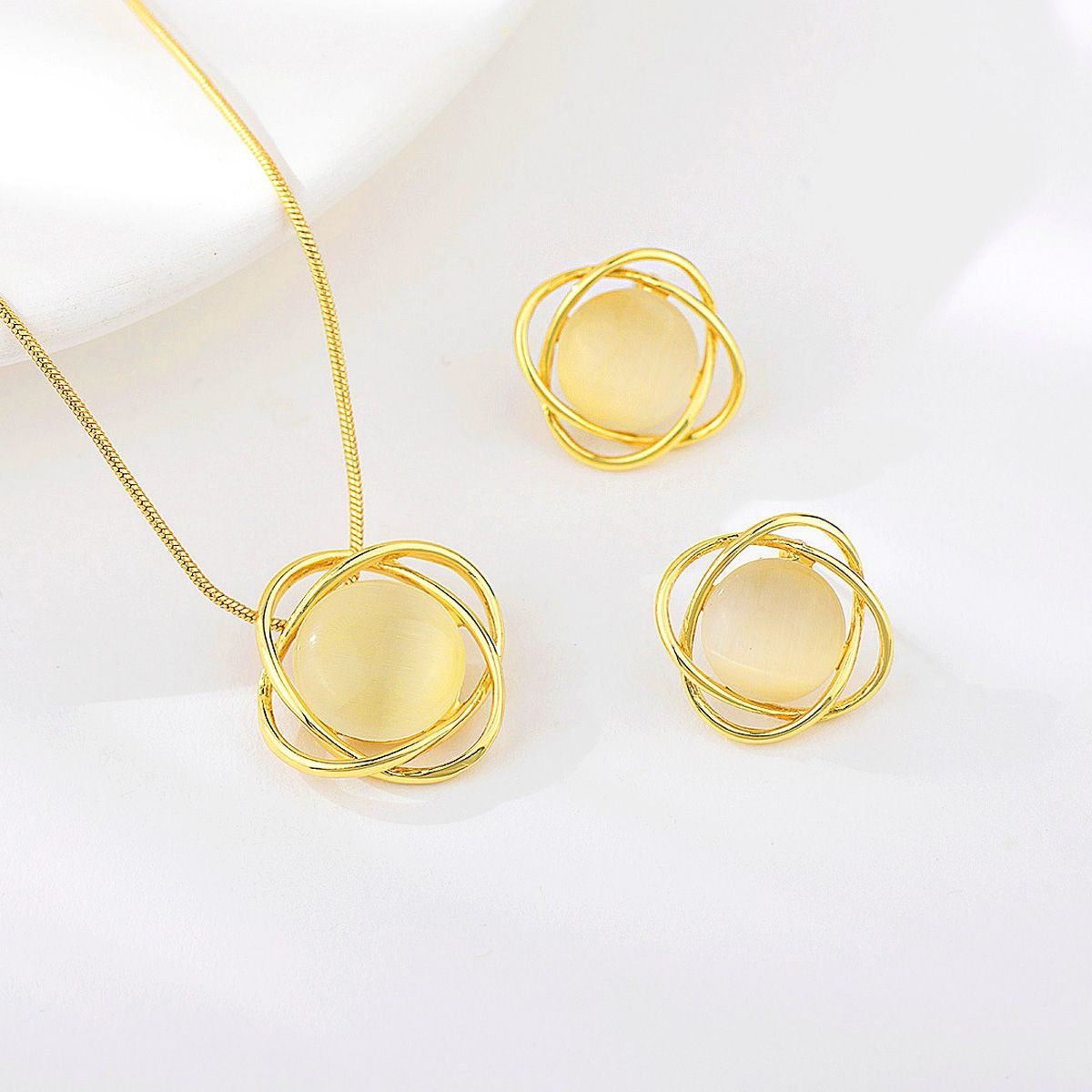 VERAMOREST - Set Collar Y Aretes Dorados- Veramorest