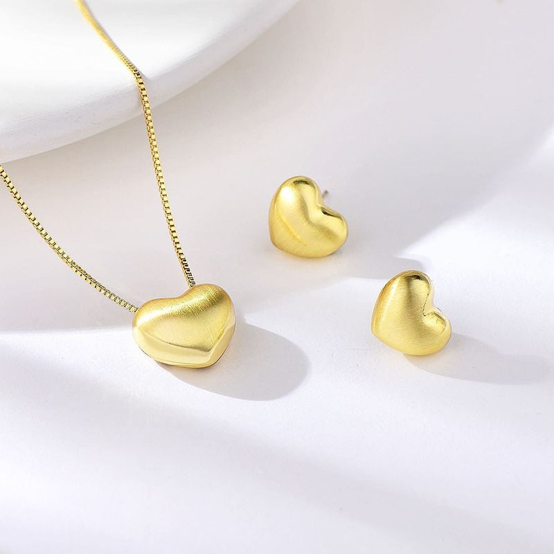 VERAMOREST - Set Aretes Y Collar Corazón Dorado
