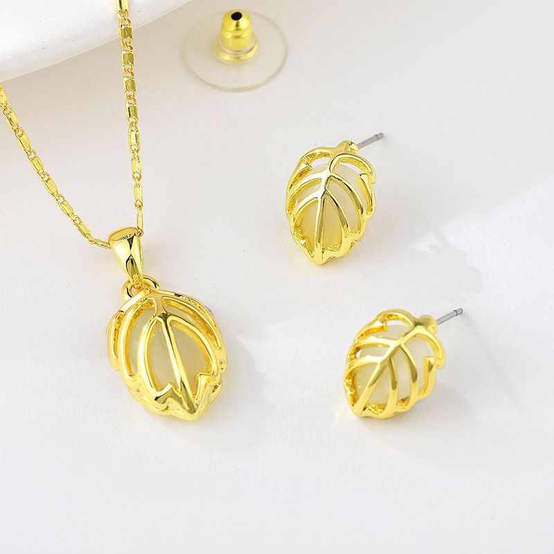 VERAMOREST - Set Aretes Y Collar Veramorest – Hojas Gold